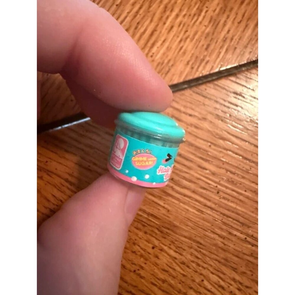 Mini storage container super tiny! - Picture 2 of 6